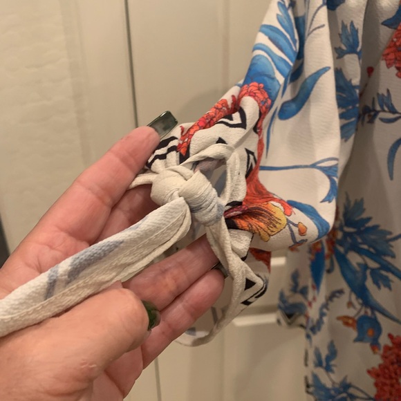 Flying Tomato floral blouse Size Medium - Picture 2 of 9